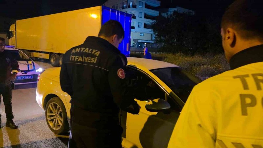 Sızan Sürücüyü Uyandırmak İçin Aracı Beşik Gibi Salladılar