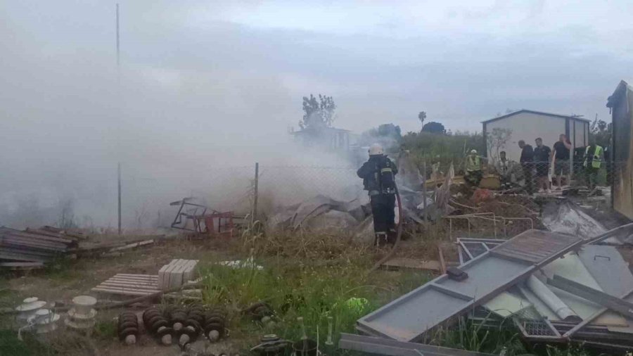 İnşaat Şantiyesinde Konteyner Yangını