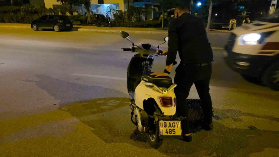 Muratpaşa’da Otomobil İle Motosiklet Çarpıştı: 2 Yaralı