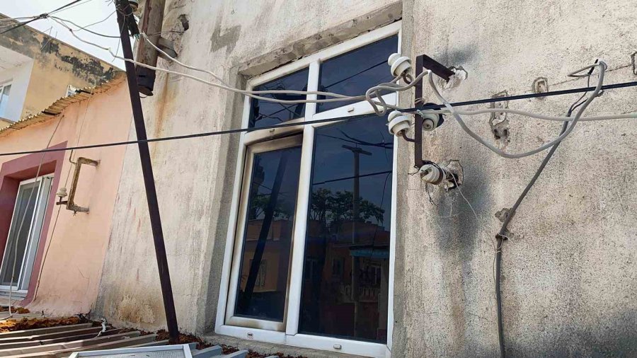 Yaşlı Adam Odasında Çıkan Yangında Hayatını Kaybetti