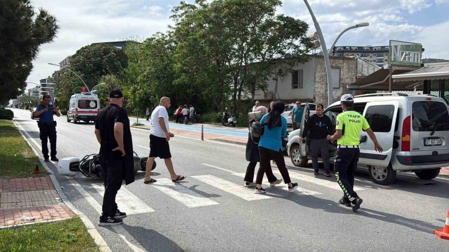 Antalya’da Motosikletler Çarpıştı: 3 Yaralı