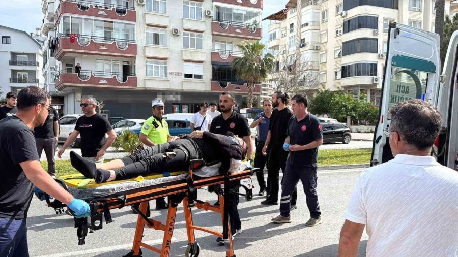 Antalya’da Motosikletler Çarpıştı: 3 Yaralı