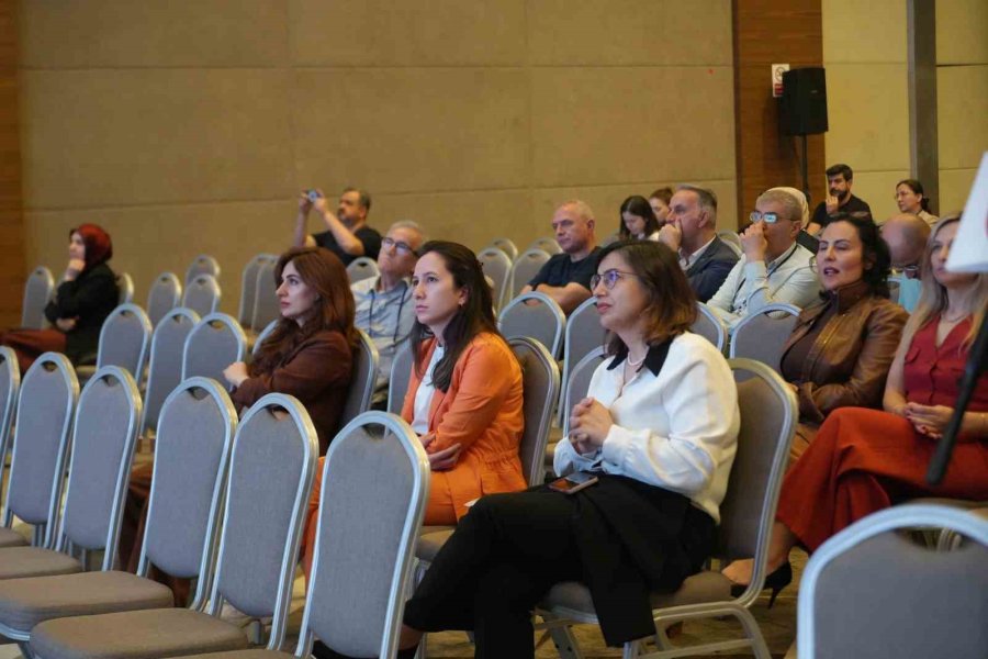 Türk Tıbbi Onkoloji Kongresi Antalya’da Düzenlendi: Onkologlardan Kemoterapi Mesajı