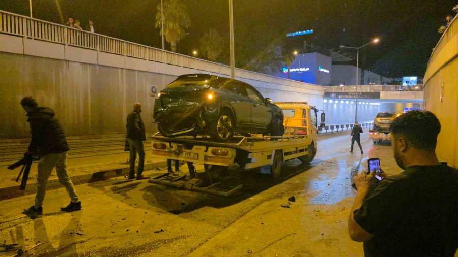 Antalya’da 11 Araçlı Zincirleme Kaza: 1 Yaralı