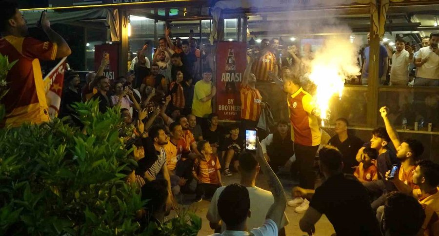Antalya’da Derbi Galibiyetini Kutlayan Bir Taraftar Bıçakla Yaralandı