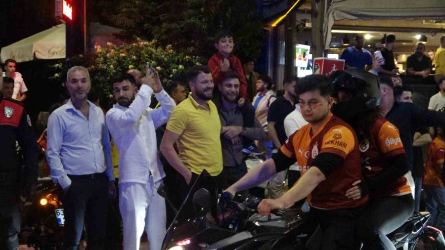 Antalya’da Derbi Galibiyetini Kutlayan Bir Taraftar Bıçakla Yaralandı