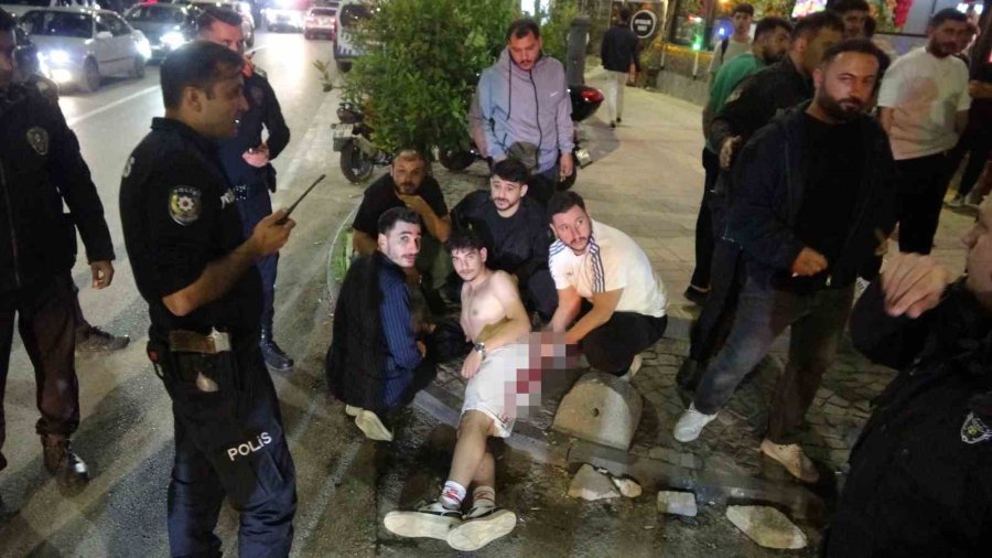 Antalya’da Derbi Galibiyetini Kutlayan Bir Taraftar Bıçakla Yaralandı