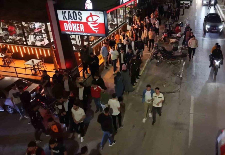 Aksaray Sokaklarında Galatasaraylıların Coşkulu Kutlaması