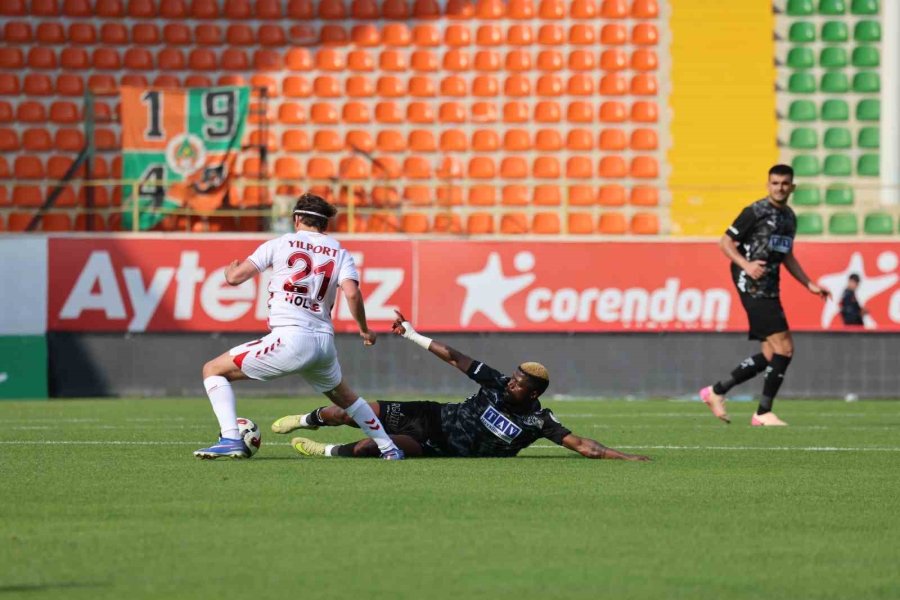 Trendyol Süper Lig: Corendon Alanyaspor: 0 - Samsunspor: 2 (ilk Yarı)