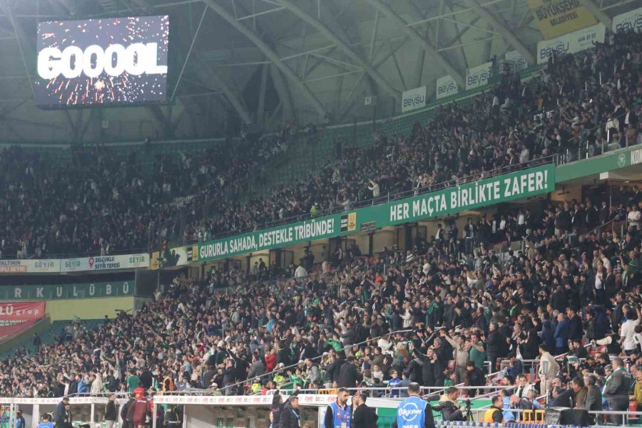 Trendyol Süper Lig: Konyaspor: 2 - Trabzonspor: 0 (ilk Yarı)