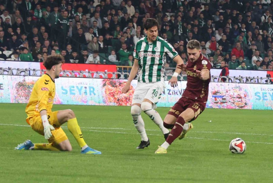 Trendyol Süper Lig: Konyaspor: 2 - Trabzonspor: 0 (ilk Yarı)