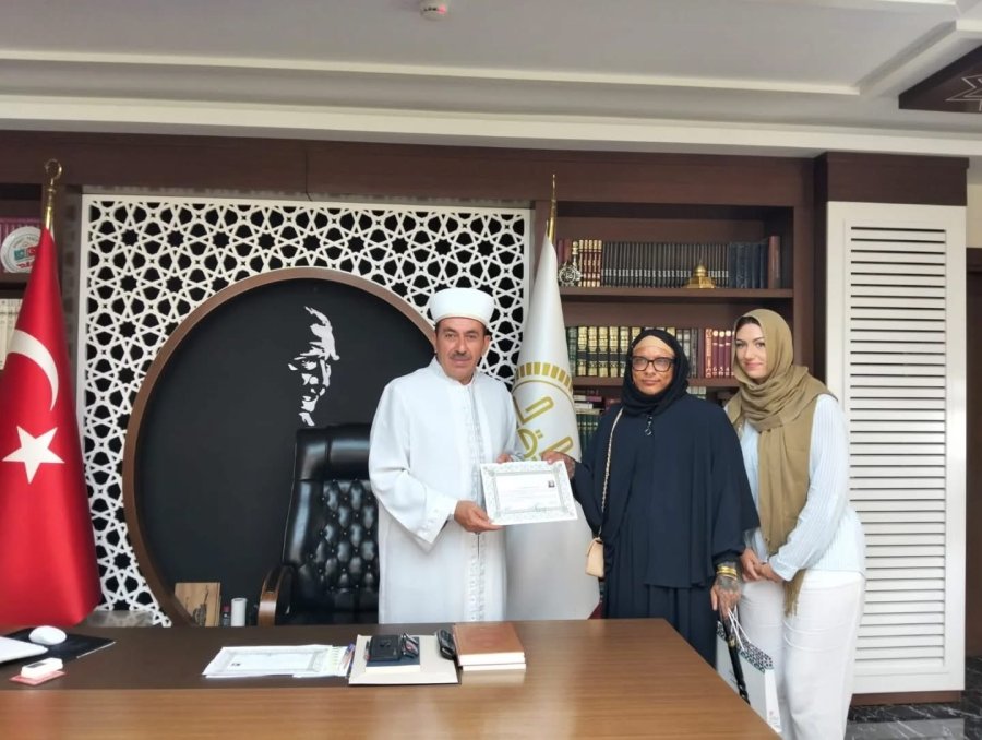 Alman Vatandaşı Alanya’da Müslüman Oldu