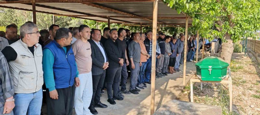 Denizde Cansız Bedenleri Bulunmuştu: İki Arkadaştan Birinin Cenazesi Defnedildi