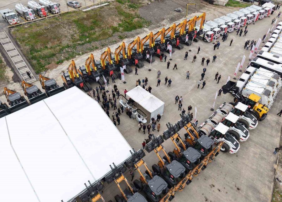 Mezitli Belediyesine Ekskavatör Desteği