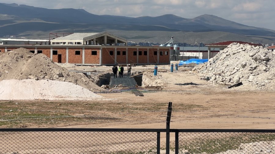 Niğde’de Cezaevi İnşaatından Düşen İşçi Yaralandı