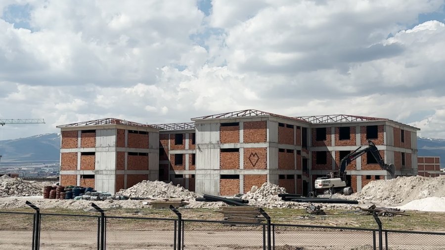 Niğde’de Cezaevi İnşaatından Düşen İşçi Yaralandı