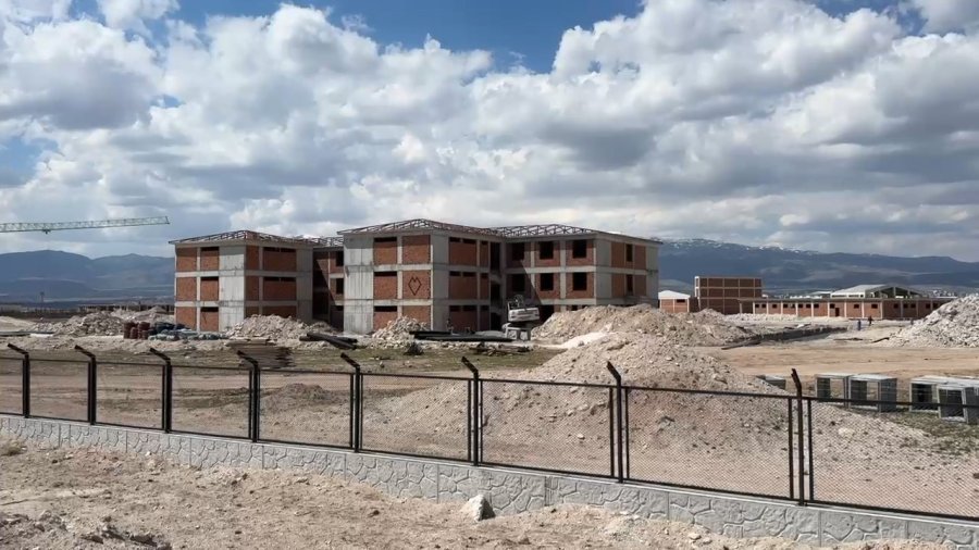 Niğde’de Cezaevi İnşaatından Düşen İşçi Yaralandı