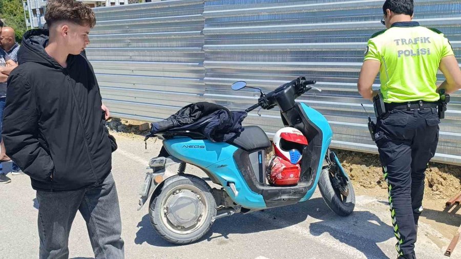 Otomobil İle Motorlu Bisiklet Çarpıştı: 1 Yaralı