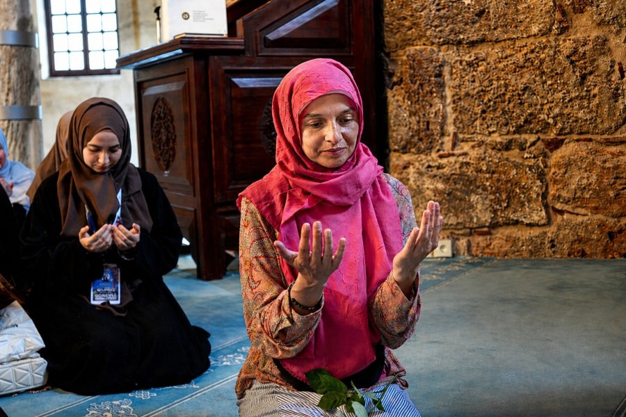 Ukraynalı Yoga Eğitmeni Lena, Müslüman Olup Meryem İsmini Aldı