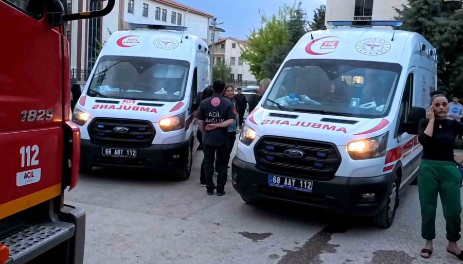 Evinde Çıkan Yangını Söndürmek İsterken Yanarak Can Verdi