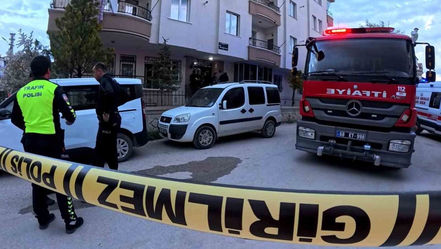 Evinde Çıkan Yangını Söndürmek İsterken Yanarak Can Verdi