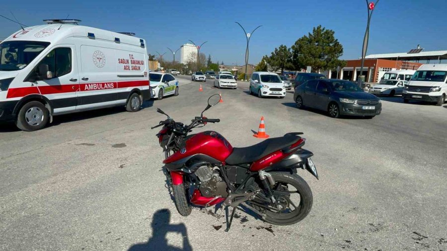 Karaman’da Motosiklet Kazası Kamerada: 1 Yaralı