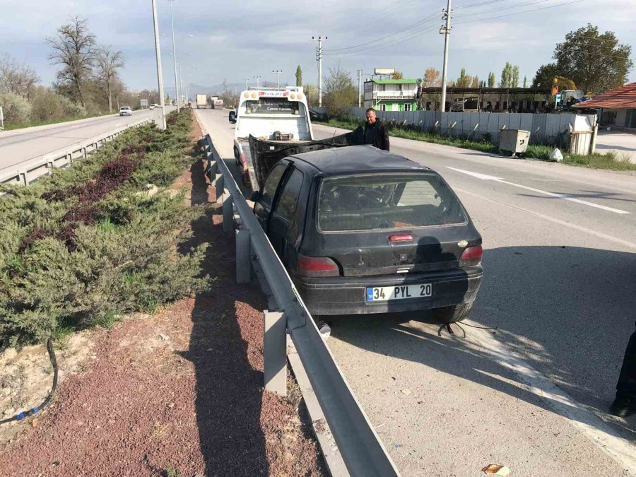 Üç Aracın Karıştığı Kazada 3 Yaralı