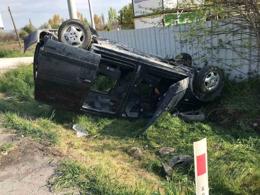 Üç Aracın Karıştığı Kazada 3 Yaralı