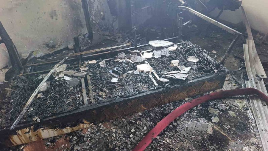 Turistler Pazar Alışverişini Bırakıp Yangın Görüntüleme Yarışına Girdi