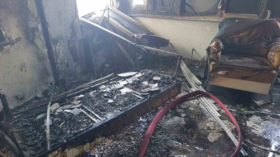 Turistler Pazar Alışverişini Bırakıp Yangın Görüntüleme Yarışına Girdi