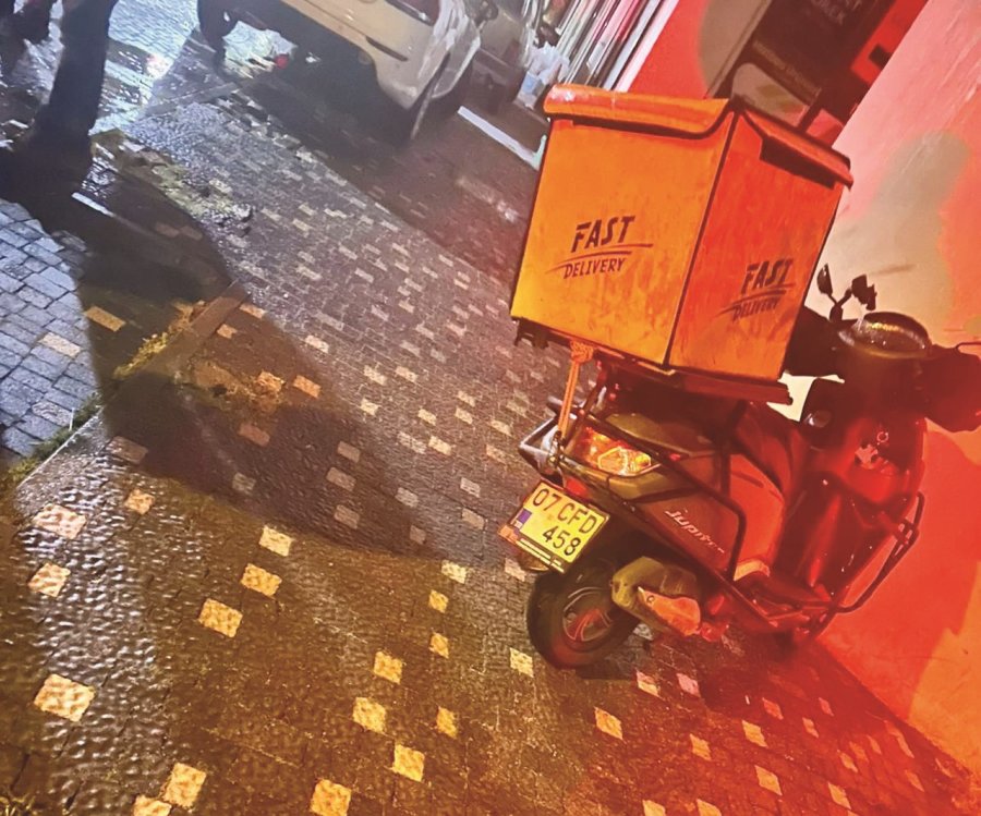 Devrilen Motosikletin Sürücüsü Yaralandı