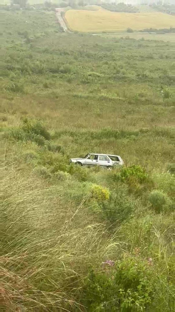 Manavgat’ta 40 Metrelik Şarampole Uçan Araçtaki 2 Kişi Yaralandı
