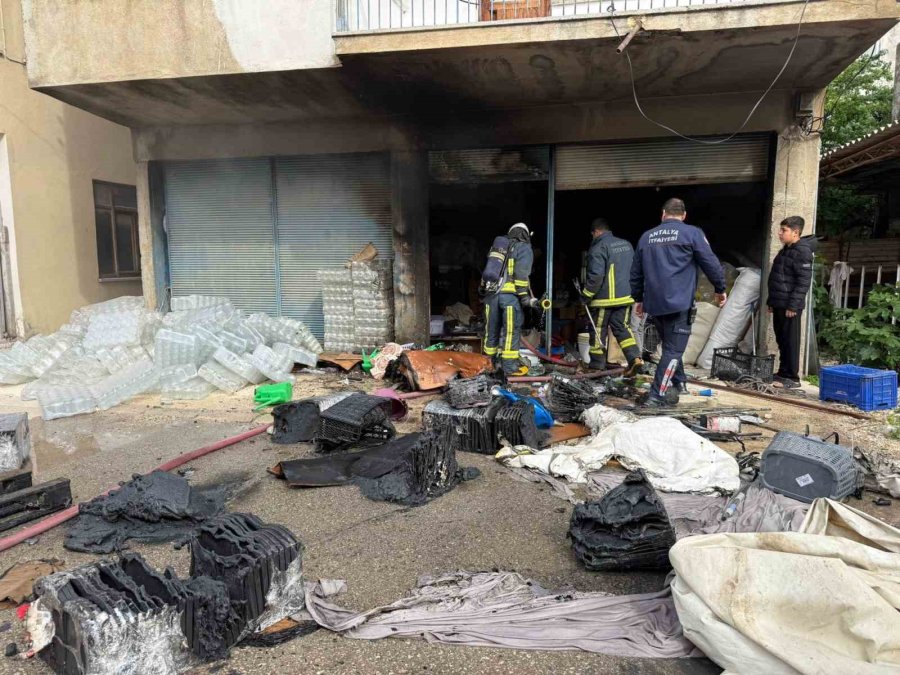 Antalya’da Depoda Yangın