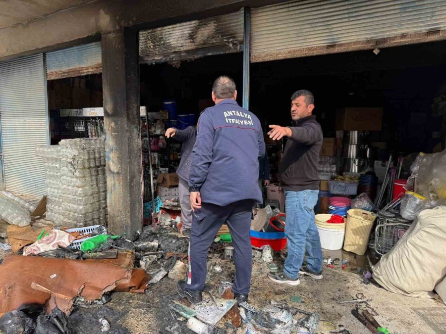 Antalya’da Depoda Yangın