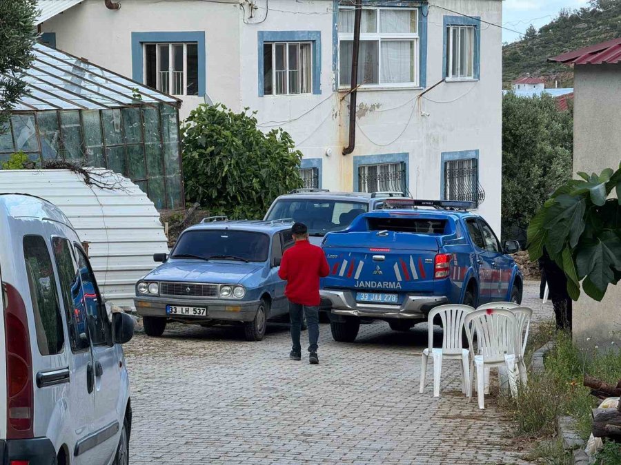 Mersin’de Ölen 2 Kardeşin Cenazeleri Adli Tıpa Gönderildi, Evdeki İlk İnceleme Tamamlandı