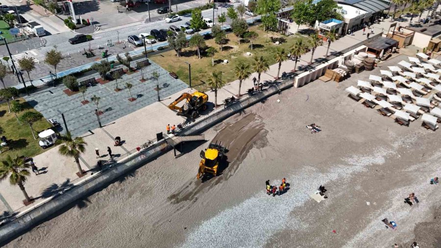 Konyaaltı Sahili’nde Sezon Öncesi Hazırlıklar Başladı