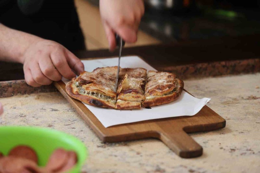 Lezzetini Aroması Ve Odun Ateşinden Alan Anadolu’nun Pizzası: ‘yağ Somunu’