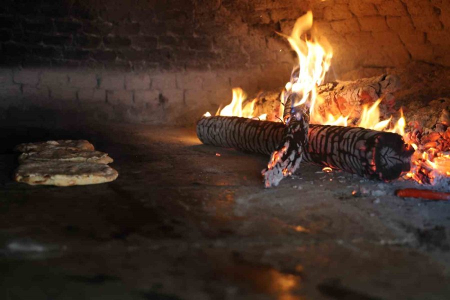 Lezzetini Aroması Ve Odun Ateşinden Alan Anadolu’nun Pizzası: ‘yağ Somunu’