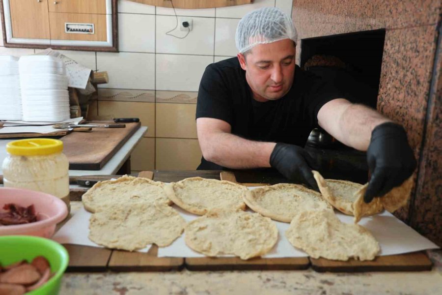 Lezzetini Aroması Ve Odun Ateşinden Alan Anadolu’nun Pizzası: ‘yağ Somunu’