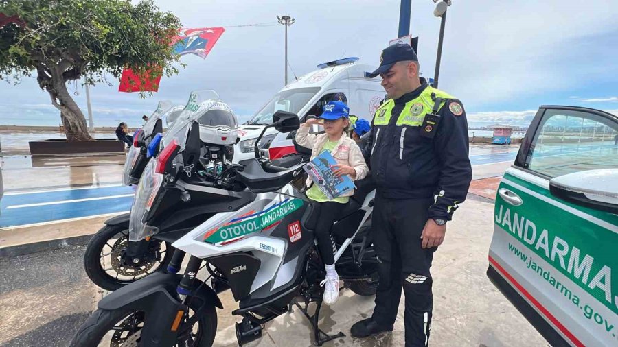 Mersin’de Trafik Haftasında Farkındalık Etkinliği Düzenlendi