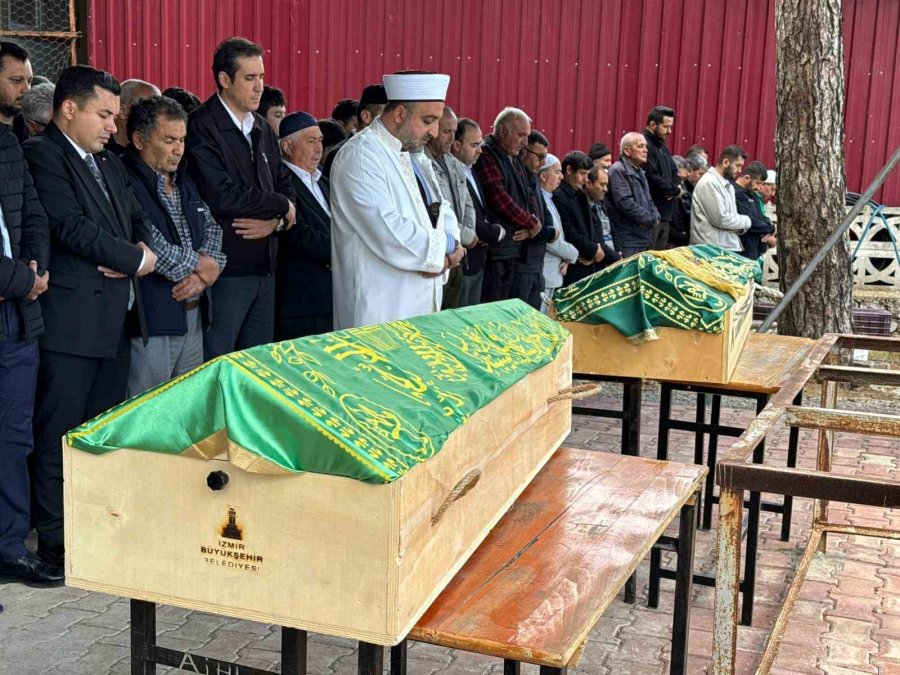 Mersin’de Ölen 2 Kardeşin Cenazesi Gözyaşları Arasında Defnedildi