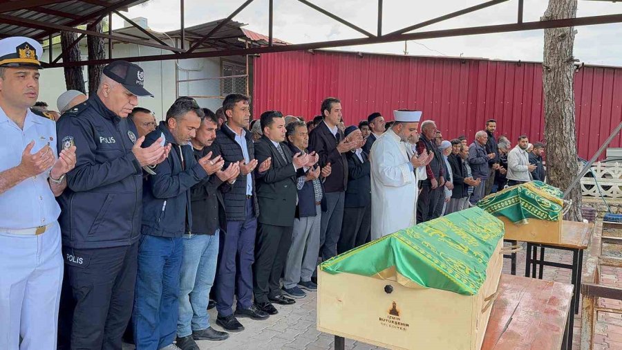 Mersin’de Ölen 2 Kardeşin Cenazesi Gözyaşları Arasında Defnedildi