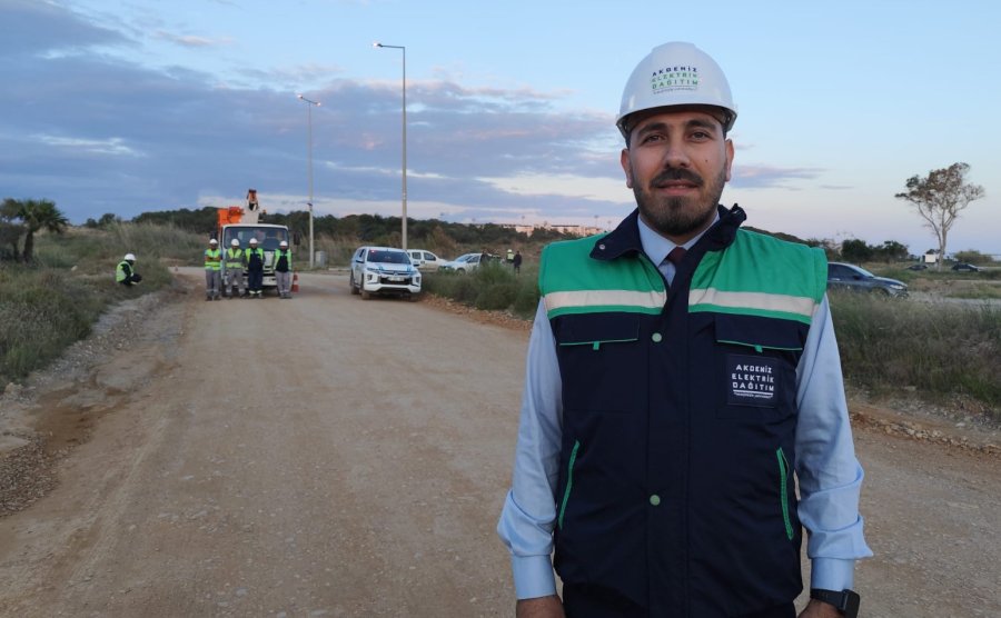 Caretta Carettalar İçin Sahil Şeridi Kırmızı Led İle Işıklandırıldı