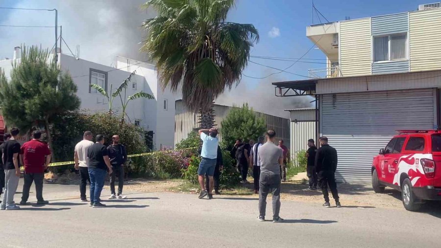 Ayakta Durmakta Güçlük Çekti, Deposunun Yanışını Gözyaşlarıyla İzledi