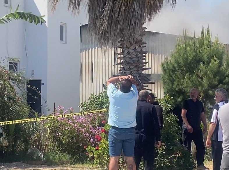Ayakta Durmakta Güçlük Çekti, Deposunun Yanışını Gözyaşlarıyla İzledi