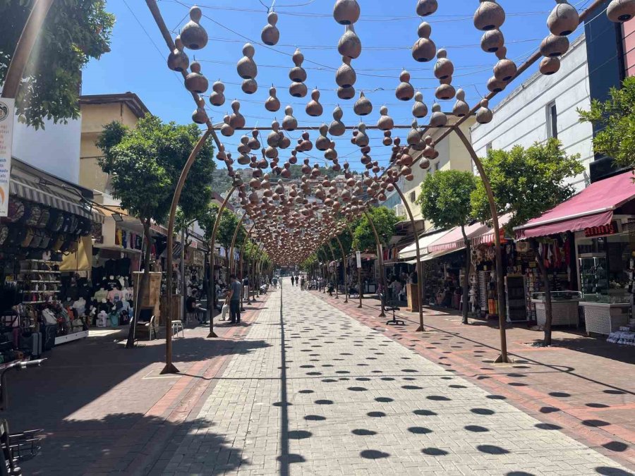 Alanya’da Tartışma Kanlı Bitti: 1 Yaralı