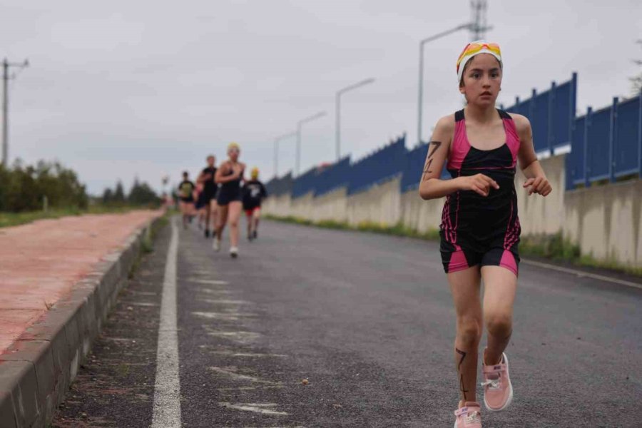 Niğde’de Aquathlon Heyecanı Yaşandı: 203 Sporcu Türkiye Şampiyonası Bileti Aldı