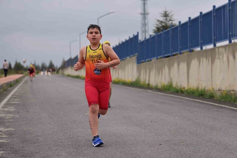 Niğde’de Aquathlon Heyecanı Yaşandı: 203 Sporcu Türkiye Şampiyonası Bileti Aldı