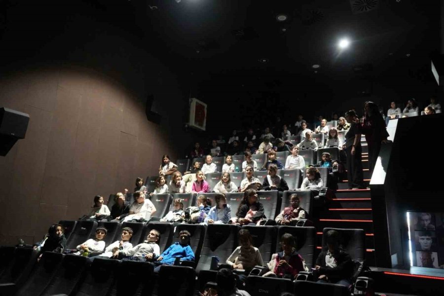 23 Nisan Yıldızlarına Sinema Sürprizi