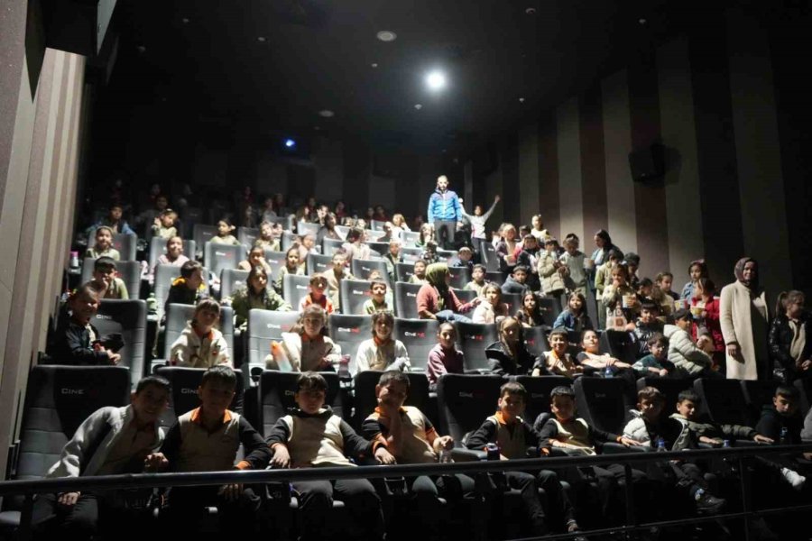 23 Nisan Yıldızlarına Sinema Sürprizi